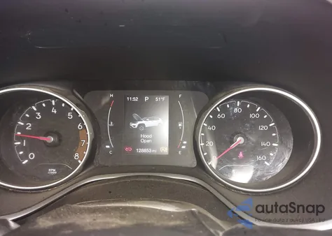 2019 Jeep Compass Latitude 4X4 z USA, uszkodzony, nr VIN 3C4NJDBB8KT768484